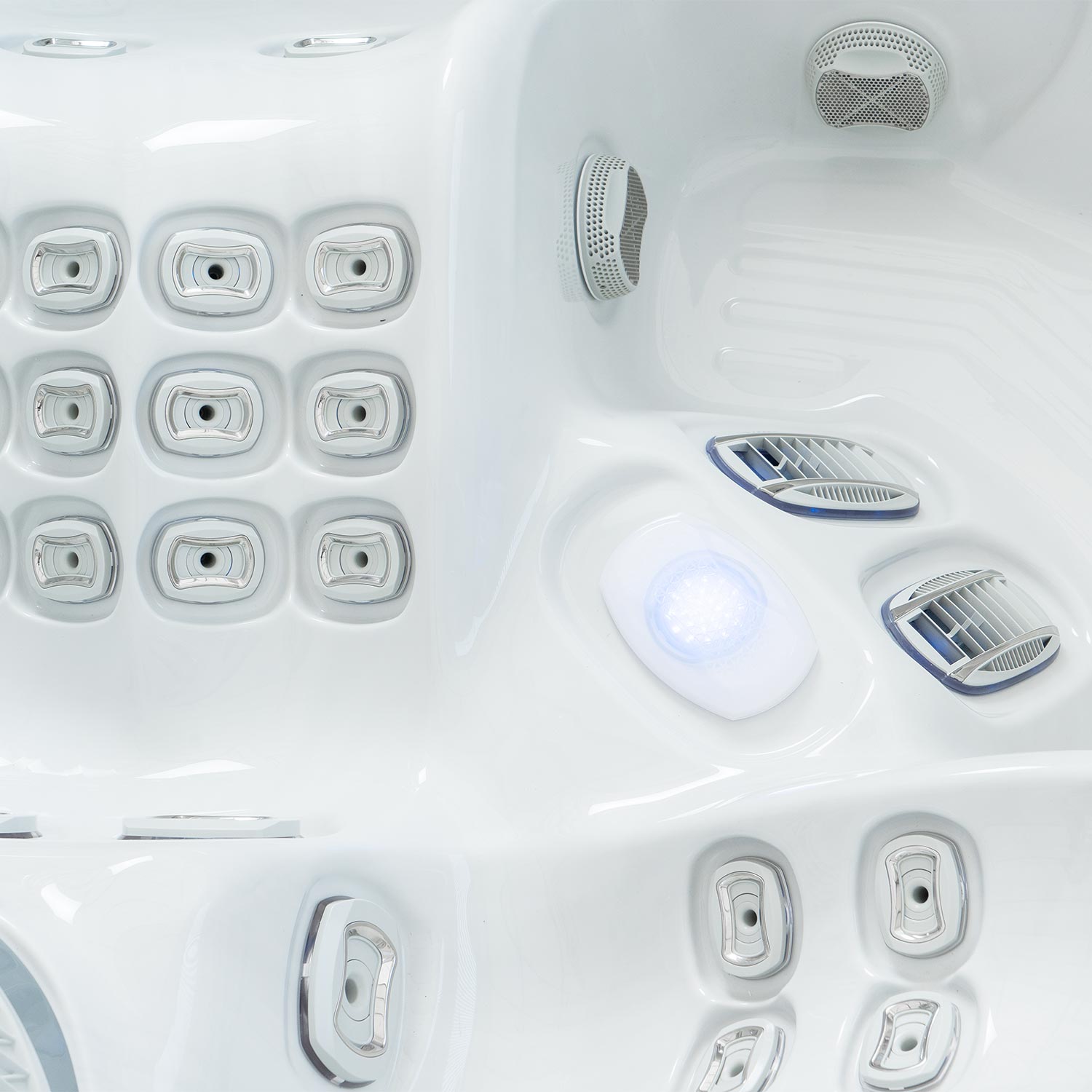 Wellis Everest hot tub